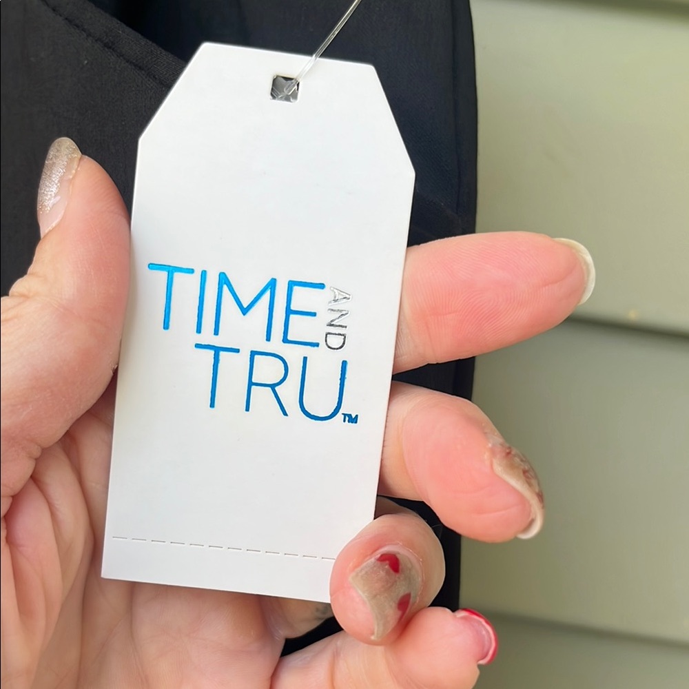 Time and Tru classic Women's Black Capris - Picture 7 of 14